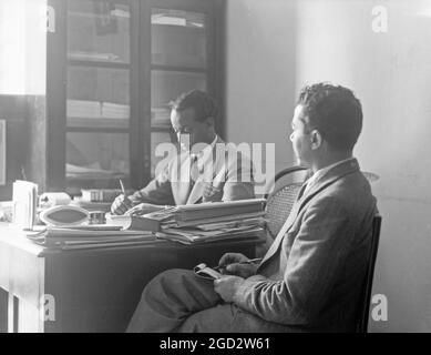 Jacob Simon à Lydda interviewer le consul éthiopien ca. Entre 1934 et 1939 Banque D'Images