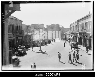 Démolition à la porte de Jaffa à Jérusalem pour dégager le mur de la ville et une scène typique de rue juillet 1944 Banque D'Images