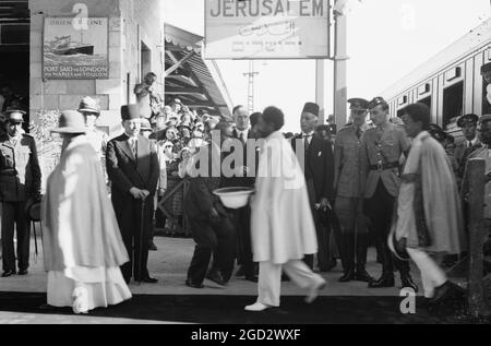 Groupe Haile Selassie à la gare de Jérusalem entre 1920 et 1946 Banque D'Images