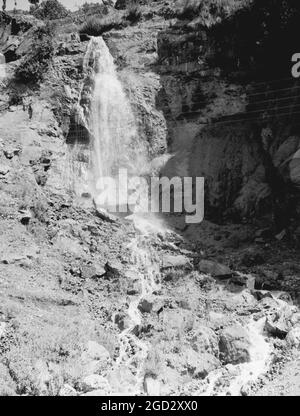 Liban. Ehden aux cèdres. Ain Kadisha et cascade. La tête des eaux de la vallée de Kadisha ca. 1920 Banque D'Images