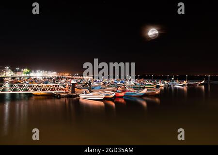 Petits bateaux de pêche à Ria de Aveiro à Torreira Banque D'Images