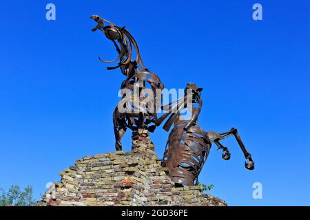 Le monument commémoratif du cheval de guerre (par Luc Coomans) en souvenir des chevaux de guerre qui ont servi et sont morts pendant la première Guerre mondiale à Vlamertinge (Ypres), Belgique Banque D'Images