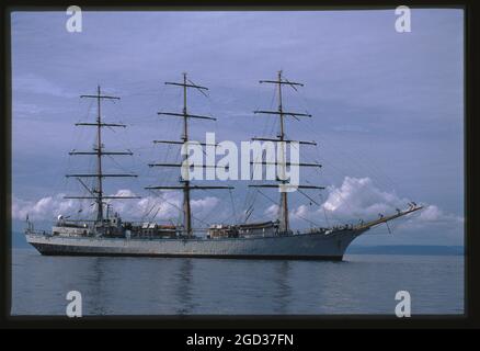 Amur Bay, navire de formation Nadezhda, Vladivostok, Russie; 2000 Banque D'Images