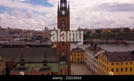 Un gros tir de drone sur l'église Riddarholmskyrkan, Stockholm, Suède Banque D'Images