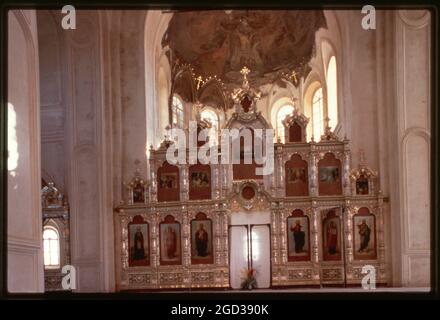 Monastère Saint-Nicolas, Cathédrale de l'élévation de la Croix (1905-13), avec écran d'icônes restauré, Verkhotur'e, Russie 1999. Banque D'Images