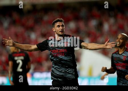 Lisbonne, Portugal. 10 août 2021. Roman Yaremchuk de SL Benfica célèbre après avoir marquant un but lors du troisième tour de qualification de l'UEFA Champions League deuxième match de football de la jambe entre SL Benfica et Spartak Moskva au stade Luz à Lisbonne, Portugal, le 10 août 2021. (Image de crédit : © Pedro Fiuza/ZUMA Press Wire) Banque D'Images