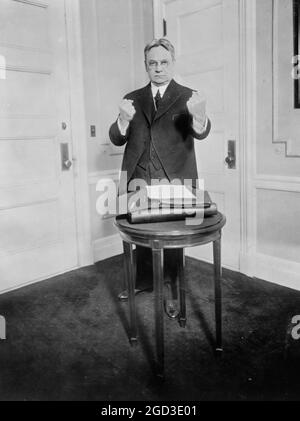 Hiram W. Johnson, en action ca. 1909 Banque D'Images