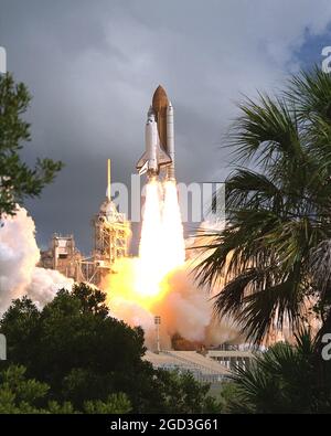 La navette spatiale Endeavour décollage de Cape Canaveral. C'est la mission STS-57, prenant le module SpaceHab Banque D'Images