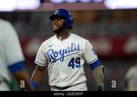 9 2021 août : Hanser Alberto, un infieleur de Kansas City (49), obtient un succès lors du match avec les New York Yankees et les Kansas City Royals qui se sont tenus au stade Kauffman dans le Missouri de Kansas City David Seelig/Cal Sport Medi Banque D'Images