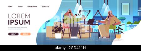 baladodiffusion arabe parlant à des microphones d'enregistrement de podcast en studio baladodiffusion radio en ligne concept Illustration de Vecteur