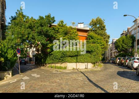 FRANCE, PARIS (75019), QUARTIER DES BUTTES CHAUMONT, RUE GEORGES LARDENNOIS ET REMY DE GOURMONT, BUTTE BERGEYRE Banque D'Images