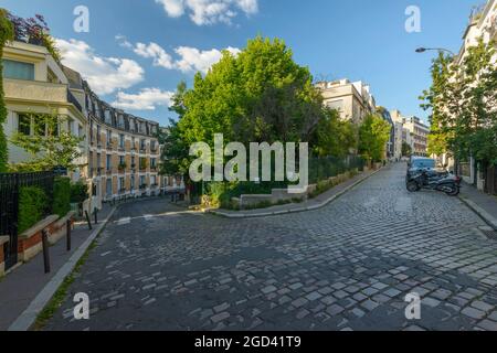 FRANCE, PARIS (75019), QUARTIER DES BUTTES CHAUMONT, RUE GEORGES LARDENNOIS ET RUE PHILIPPE HECHT, BUTTE BERGEYRE Banque D'Images