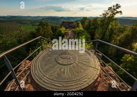 FRANCE, MOSELLE (57), PARC NATUREL RÉGIONAL DES VOSGES DU NORD, PHILIPPSBOURG, CHÂTEAU DE FALKENSTEIN Banque D'Images