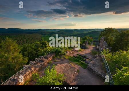 FRANCE, MOSELLE (57), PARC NATUREL RÉGIONAL DES VOSGES DU NORD, PHILIPPSBOURG, CHÂTEAU DE FALKENSTEIN Banque D'Images