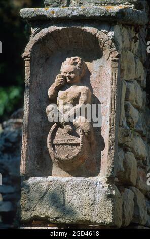 FRANCE, VAUCLUSE (84) PROVENCE, DENTELLES DE MONTMIRAIL, CRESTET, SCULPTURE DE BACCHUS Banque D'Images