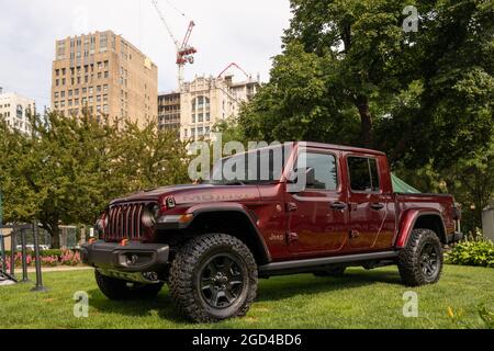 DETROIT, MI/États-Unis - 06 AOÛT 2021 : un Jeep Gladiator Mojave 2021 au salon automobile Motor City car Crawl (MC3), Detroit, Michigan. Banque D'Images
