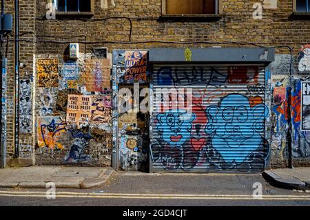 Graffiti on Fashion Street, ville de Londres, Angleterre - 17 juillet 2021 Banque D'Images