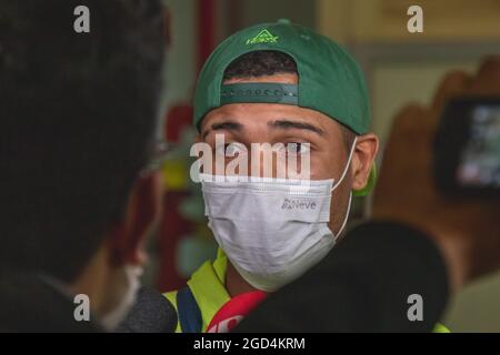 Guarulhos, Brésil. 11 août 2021. Le boxeur Hebert Conceição, médaille d'or dans la catégorie des moins de 75 kg de boxe masculine, est arrivé à l'aube ce mercredi (11) à l'aéroport international de Guarulhos, près de São Paulo. Crédit: Yuri Murakami/FotoArena/Alay Live News Banque D'Images