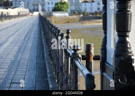 Ryde Pier en direction de la ville. Banque D'Images