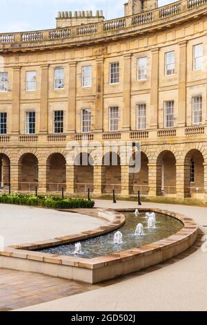 L'hôtel Buxton Crescent, récemment ouvert en tant qu'hôtel 5 étoiles après une rénovation complète. Géré par Ensana Hotels Banque D'Images