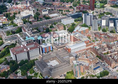 Vue aérienne de l'infirmerie générale de Leeds, West Yorkshire, nord de l'Angleterre, Royaume-Uni Banque D'Images