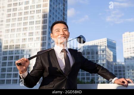 Businessman playing golf Banque D'Images