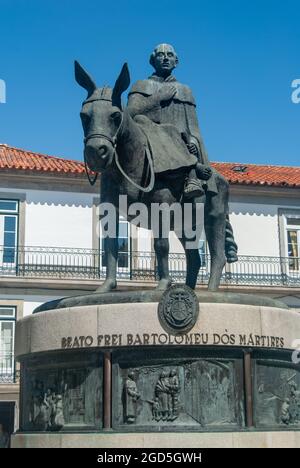 La Bienheureuse Bartholomée de la statue des Martyrs à Viana do Castelo, Portugal - vertical Banque D'Images