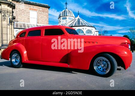 Berline Plymouth P4 Deluxe 4 portes, modèle 1937 haché et personnalisé, garée au salon Custom car, Preston Hall, Eaglescliffe, Stockton-on-Tees, County du Banque D'Images