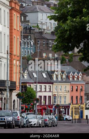 Cobh, connue de 1849 à 1920 sous le nom de Queenstown, est une ville portuaire sur la côte sud du comté de Cork en République d'Irlande. Banque D'Images