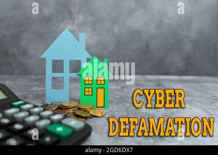 Signe écrit à la main Cyber Defamation. Calomnie de concept d'affaires menée par le biais de médias numériques habituellement par Internet présentant la marque Nouvelle maison, la vente à domicile Banque D'Images