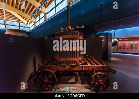 Objets anciens du vin exposés dans le musée du vin de Vivanco. Briones. La Rioja. Espagne. Banque D'Images