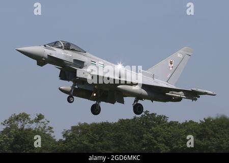 Le typhon FGR4 de l'escadron 12 de la RAF débarque à la RAF Coningsby. Banque D'Images