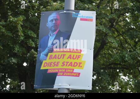 Affiches électorales à Thielallee à Dahlem, Berlin, Allemagne - 10 août 2021. Banque D'Images