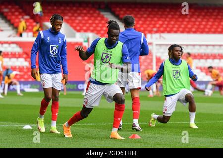 NOTTINGHAM, ROYAUME-UNI. 11 AOÛT Baba Fernandes, de la forêt de Nottingham, se réchauffe avant le coup d'envoi lors du match de la Carabao Cup entre la forêt de Nottingham et la ville de Bradford au City Ground, à Nottingham, le mercredi 11 août 2021. (Credit: Jon Hobley | MI News) Credit: MI News & Sport /Alay Live News Banque D'Images