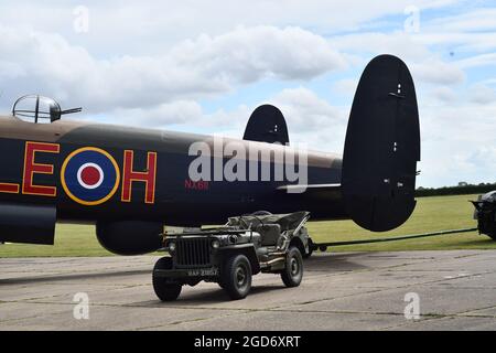 L'bombardier Lancaster NX611 de la deuxième Guerre mondiale exposé, actuellement en cours de restauration à un jour le rendre à nouveau Airworthy Banque D'Images