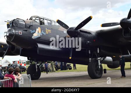 L'bombardier Lancaster NX611 de la deuxième Guerre mondiale exposé, actuellement en cours de restauration à un jour le rendre à nouveau Airworthy Banque D'Images