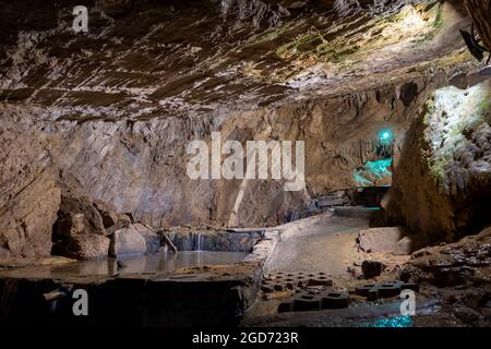 Fakıllı Akcakoca district de Düzce Fakıllı Cave est situé dans le village, à 8 km du centre-ville est Akçakoca. Banque D'Images