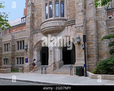 New Haven, Connecticut - 25 juin 2015 : bâtiment de style gothique abritant la bibliothèque de droit de l'université de Yale Banque D'Images