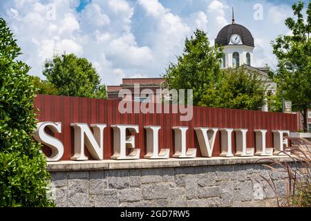 Snellville, Géorgie, signalisation de la ville devant l'hôtel de ville et le palais de justice de Snellville. (ÉTATS-UNIS) Banque D'Images