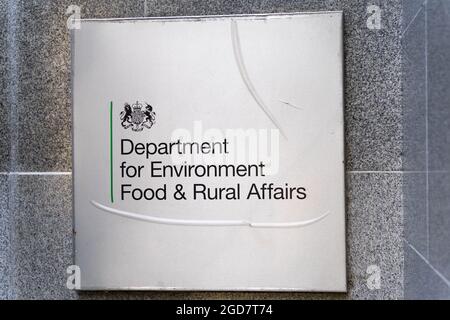 Signalisation pour le département de l'environnement, de l'alimentation et des affaires rurales gravée en acier inoxydable, à l'extérieur de l'entrée du bâtiment, Londres, Angleterre Banque D'Images