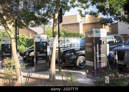 Point de recharge électrique rapide, station de recharge de taxi électronique London City of Westminster England Banque D'Images