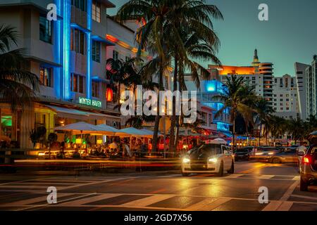 Miami Beach, Floride, USA - la vie nocturne de South Beach precinct Banque D'Images