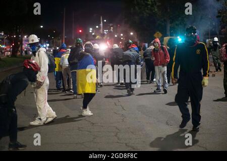 Bogota, Colombie. 11 août 2021. Manifestations de personnes à capuchon à la défense du marais de Tibabuyes situé dans la ville de Suba dans la ville de Bogota (Credit image: © Daniel Garzon Herazo/ZUMA Press Wire) Banque D'Images