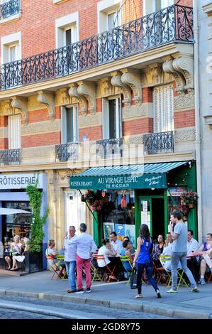 FRANCE, PARIS (75) 18ÈME ARRONDISSEMENT, QUARTIER MONTMARTRE, RUE LEPIC, RESTAURANT AU VIRAGE LEPIC Banque D'Images