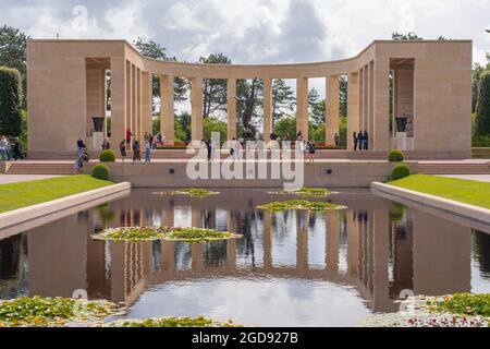 Colleville-sur-Mer, France - 08 03 2021: Cimetière américain de Normandie et entrée au Mémorial Banque D'Images