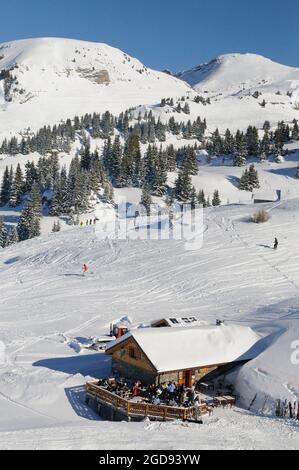 FRANCE. HAUTE-SAVOIE (74) VALLÉE DE L'ABONDANCE. VILLAGE DE CHATEL (LINGA PRÉ-LA-JOUX DANS LE DOMAINE SKIABLE DES PORTES DU SOLEIL). LE CHALET DU BLATIN MOUNTAIN RESLAU Banque D'Images