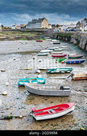 Port de Barfleur à marée basse, France, Normandie, Printemps Banque D'Images