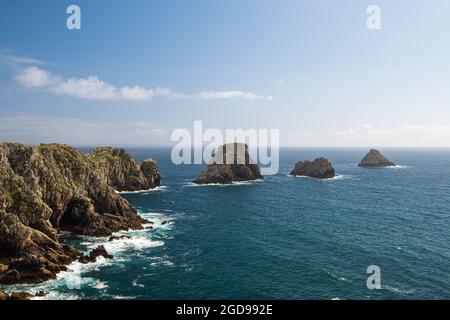 La pointe de Pen-Hir et les tas de poi dans la presqu'île de Crozon, Bretagne, Finistère Banque D'Images