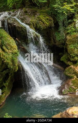 Cascade en Roumanie - belle cascade, Roumanie, comté de Caras-Severin, Ochiul Beiului, Chérile Nerei Banque D'Images