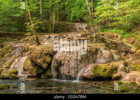 Cascade en Roumanie - belle cascade, Roumanie, comté de Caras-Severin, Ochiul Beiului, Chérile Nerei Banque D'Images